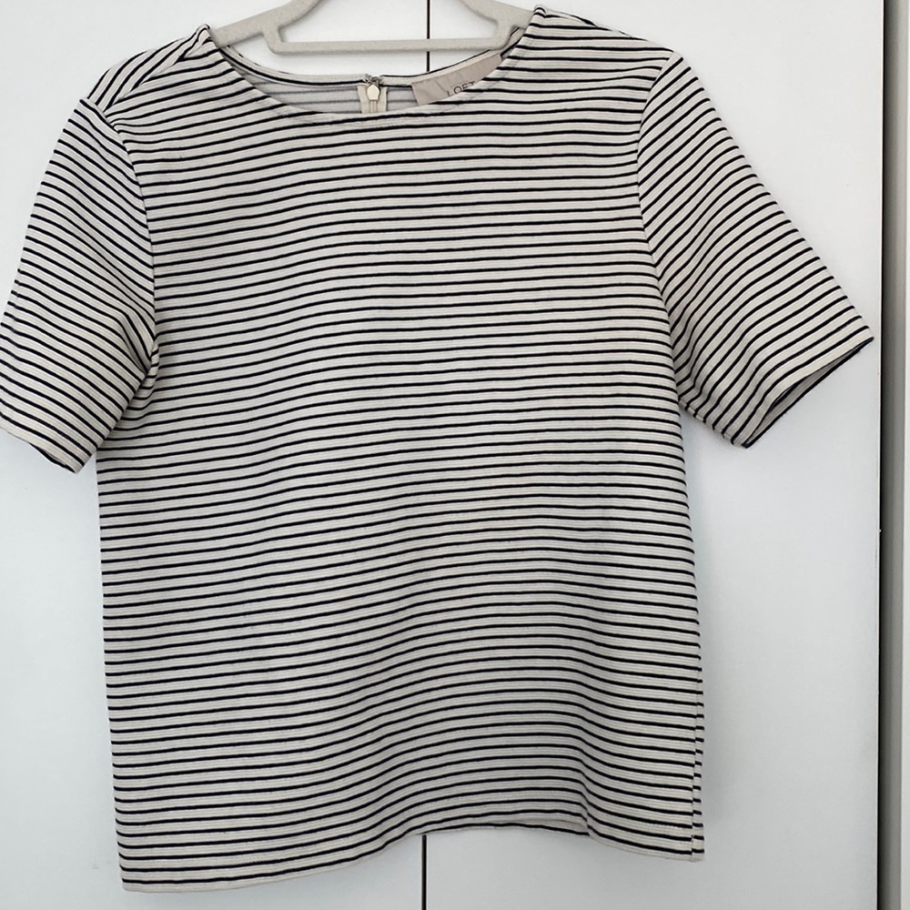 Ann Taylor LOFT. Boxy stripped tee. Scoop neck. Size small.